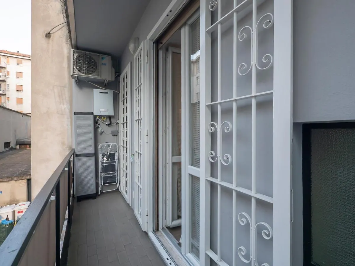 I Host Apartment - Montesuello 9 ミラノ