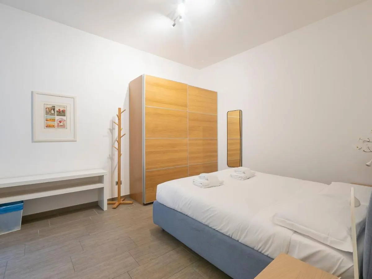 I Host Apartment - Montesuello 9 ミラノ